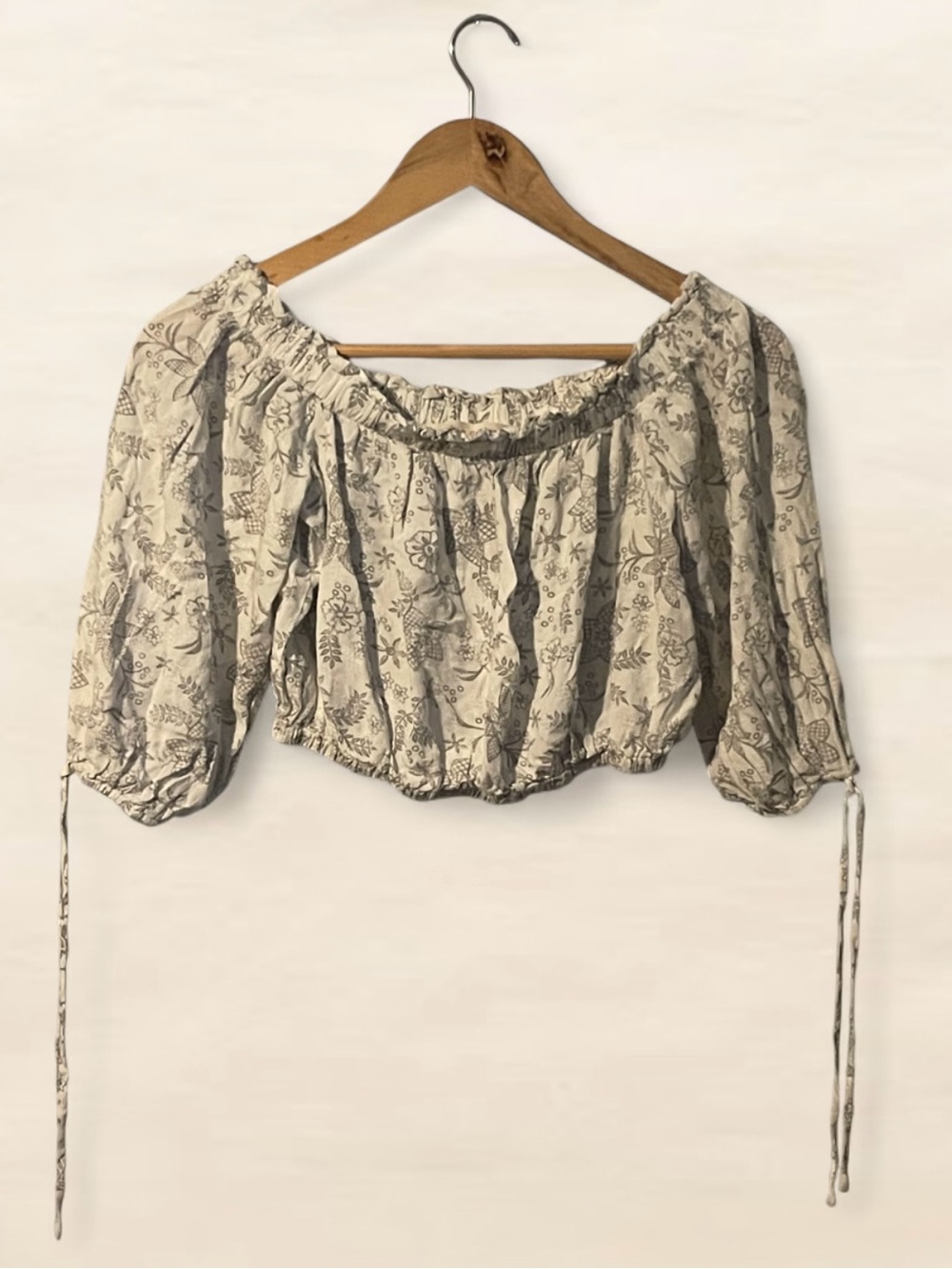 Les Soeurs grey floral off shoulder crop blouse Size S/M